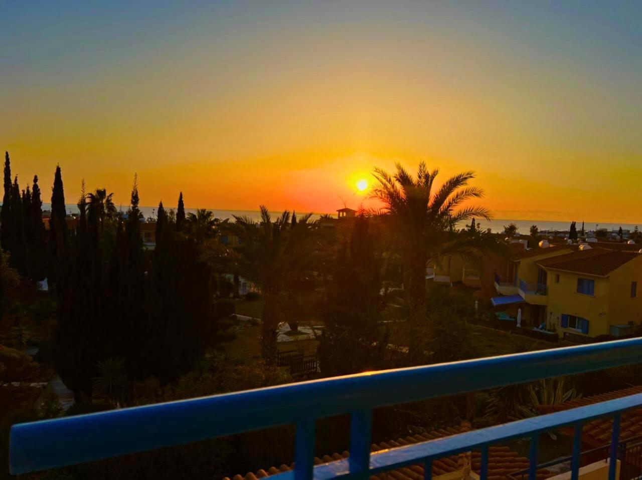 Ocean Sunset Apartment Paphos Eksteriør bilde